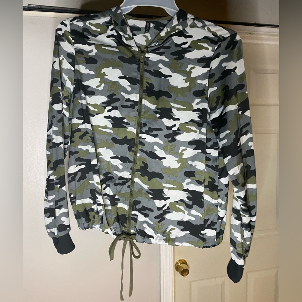 Massini Camouflage zip up hoodie with tie detail